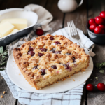 Erdbeer Biskuitrolle: Perfektes Sommerdessert mit frischen Erdbeeren